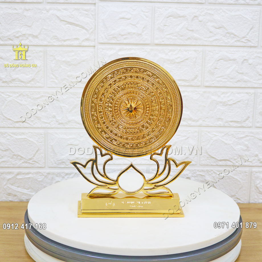 Mặt trống được nghệ nh&acirc;n chế t&aacute;c v&ocirc; c&ugrave;ng tỉ mỉ v&agrave; tinh xảo